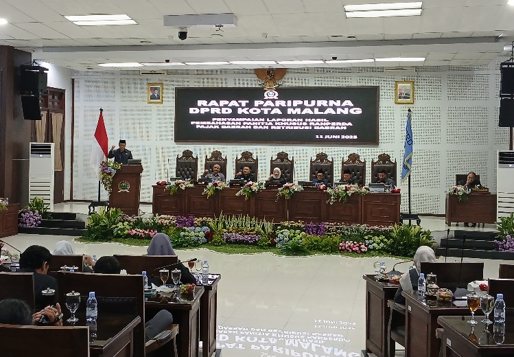 Pansus Sepakati Batas Pajak Usaha Kecil Minimal Rp15 Juta Perbulan