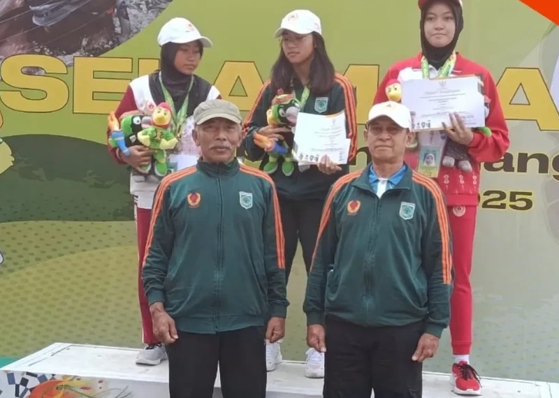 Bawa 3 Medali, Atlet Selam Putri Kota Batu Unggul di Kolam dan Laut