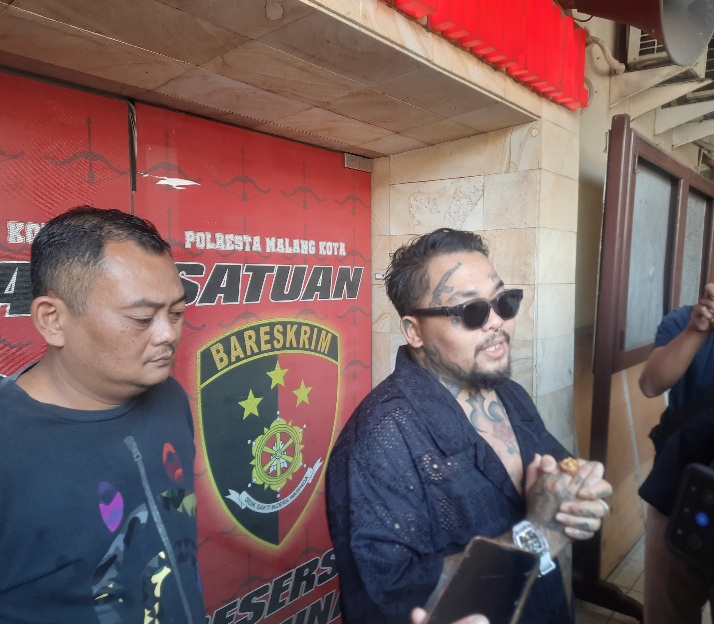 Penuhi Panggilan Polisi, King Abdi Minta Maaf Terkait Promosi Miras Toko Sari Jaya 25