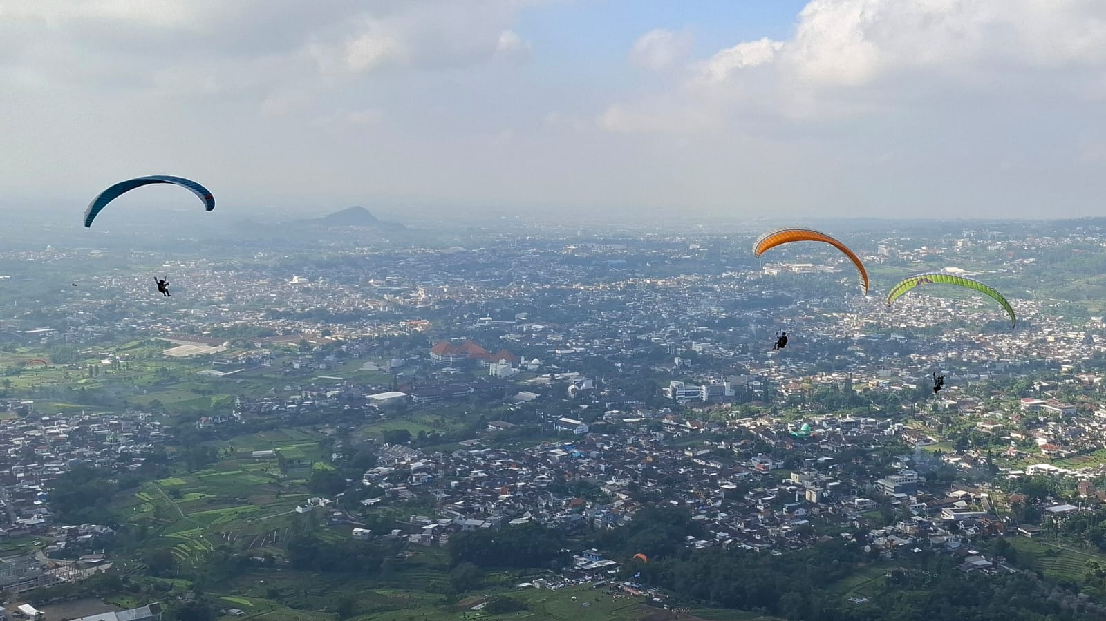 BISTF Paragliding 2025 Perkuat Posisi Kota Batu sebagai Kawasan Pariwisata Unggulan di Jatim
