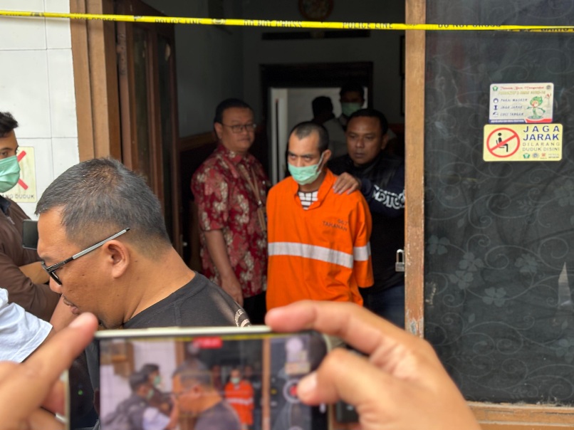 Tersangka Pembunuhan Wanita di Losmen Windu Kentjono Jalani Reka Ulang Adegan