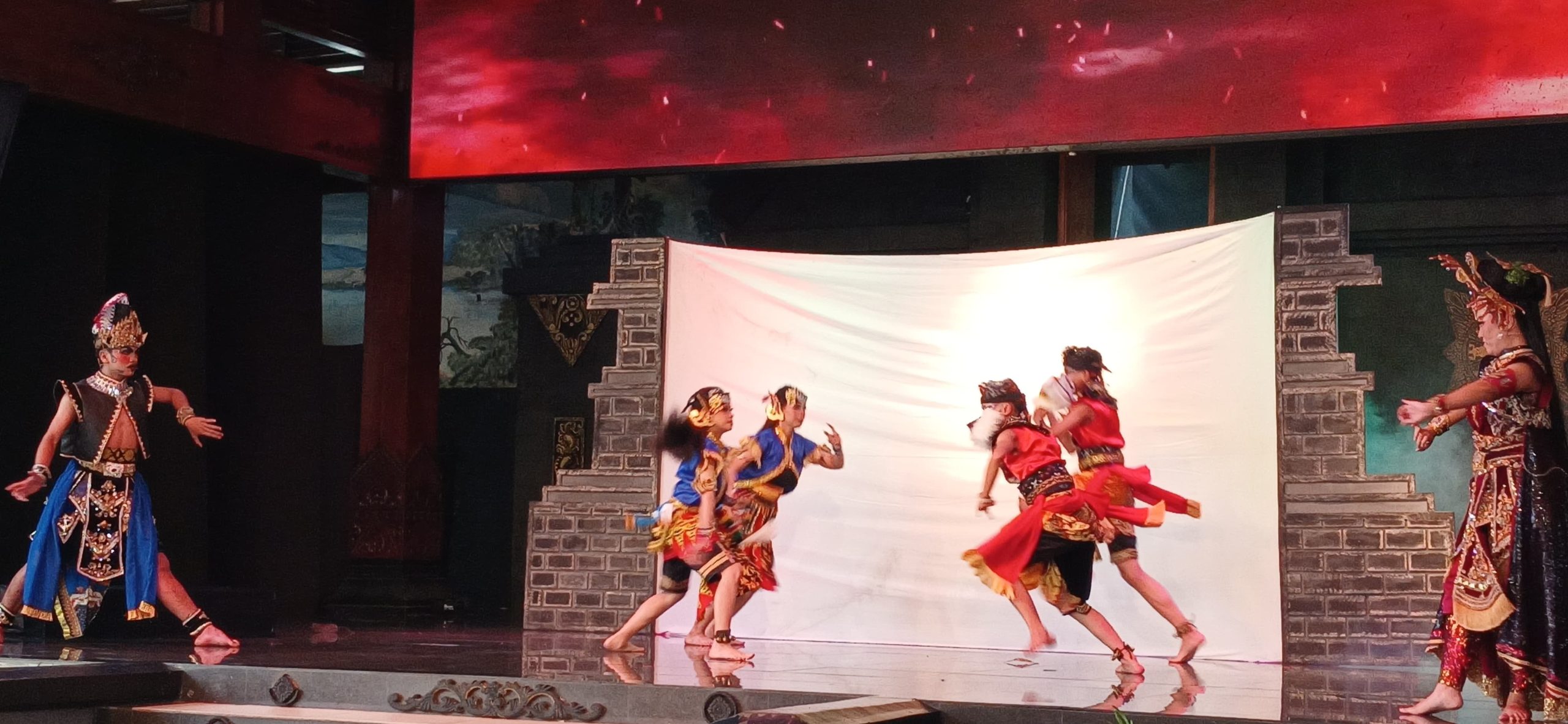 Kota Batu Pentaskan Lakon Kala Kalam Munyeng di Anjungan Jawa Timur TMII