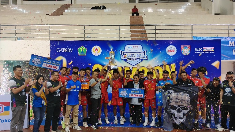 SMK Nasional dan SMAN 1 Dampit Sabet Gelar Juara Klik Indomaret Volleyball Tournament 2025