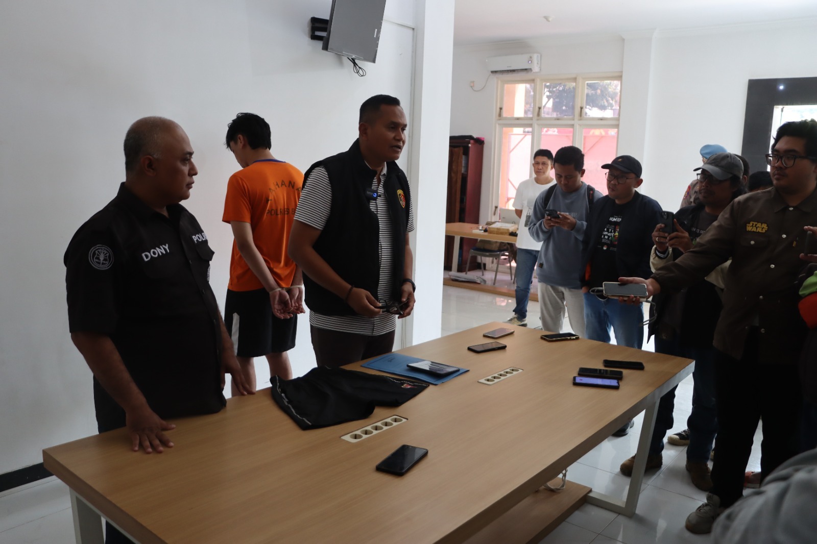 Brimob Gadungan Jebak 6 Korban Hingga Rugi Ratusan Juta