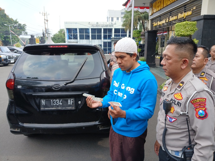 Avanza Pakai Lampu Silau Langsung Ditindak Satlantas Polresta Malang Kota