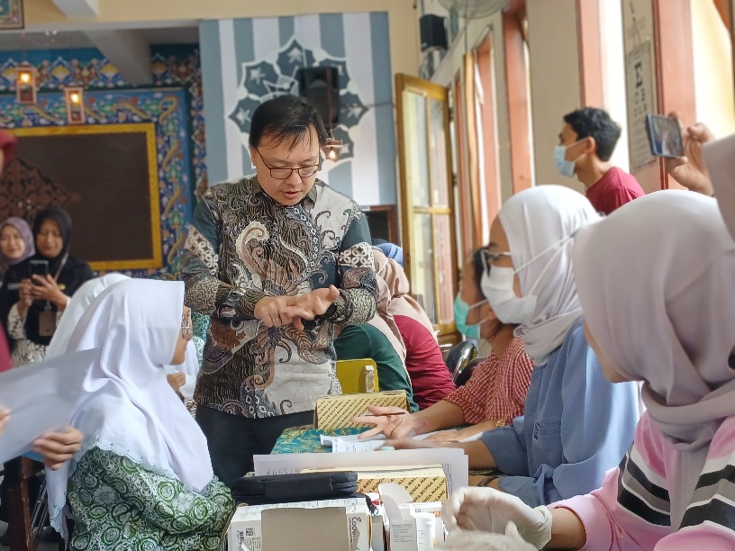 Deputi Kemenko PM Pantau Langsung Cek Kesehatan Gratis di Ponpes Al Islahiyah