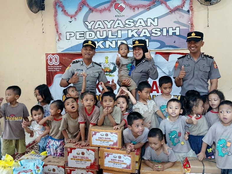 Siswa SIP Angkatan 54 Gelombang II Resimen CDL Salurkan Baksos di Yayasan KNDJH Malang