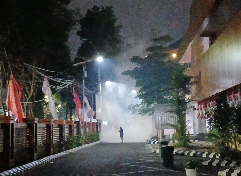 Gas Air Mata Brimob Masuk ke Rumah Sakit saat Bubarkan Massa di Malang