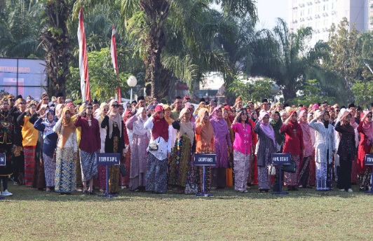 Polinema Rayakan HUT ke-80 RI dengan Upacara, Karnaval, dan Aksi Hijau