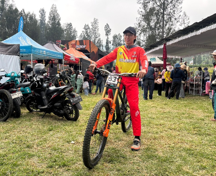 Keseruan IDH Urban 2025: Rider Malaysia Tantang Track Ekstrem Ngadiwono dan Hidupkan Ekonomi Warga