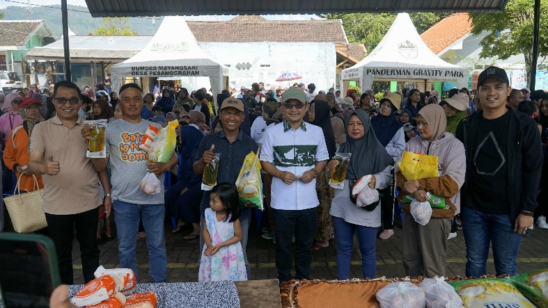 Ribuan Paket Sembako Cak Udin Ludes Diserbu Warga Malang Raya
