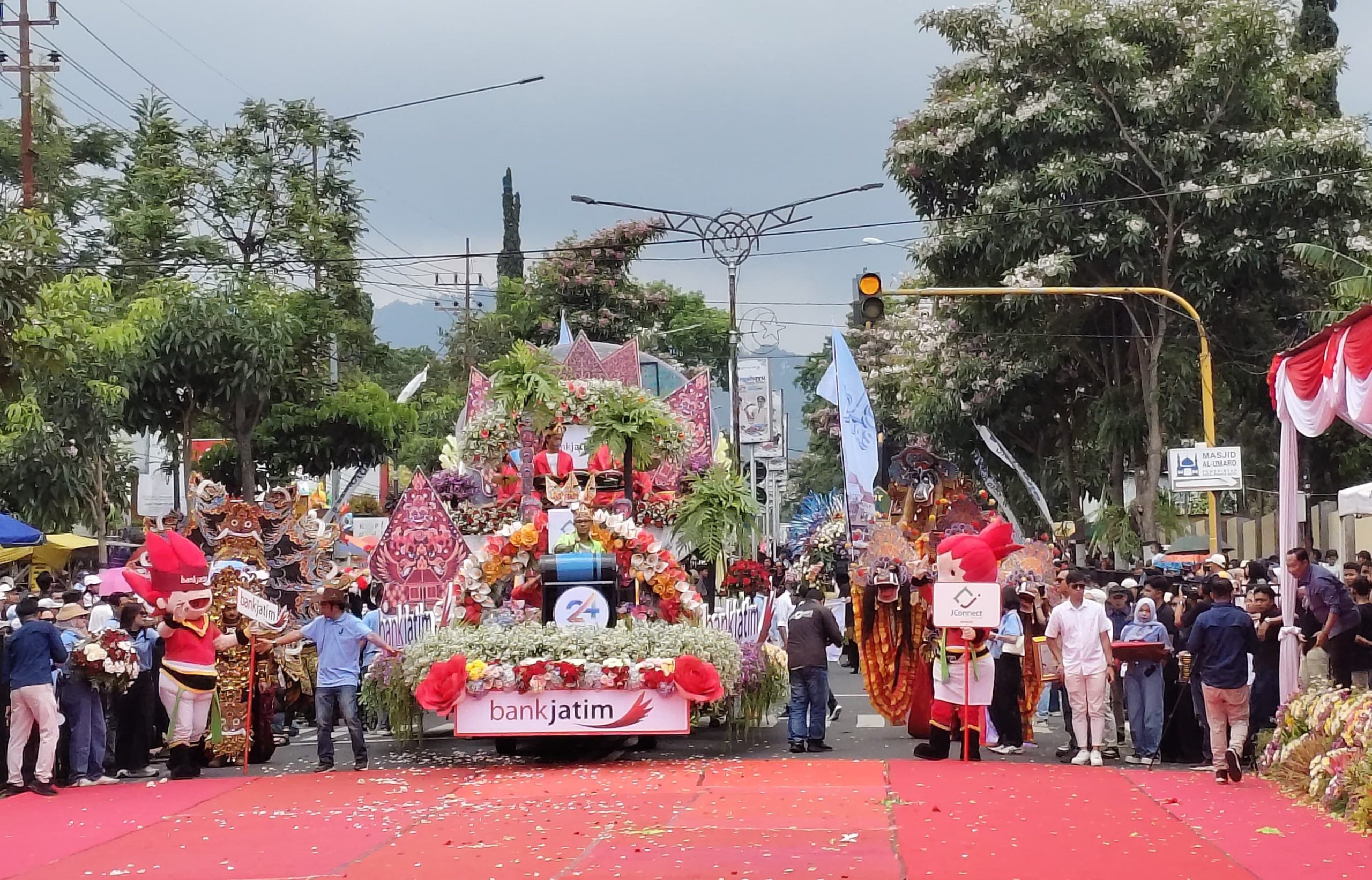 Batu Art Flower Carnival Tampilkan Harmoni Alam dan Budaya