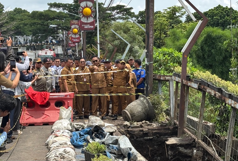 Wali Kota Malang Minta Penanganan Menyeluruh Terkait Ambrolnya Trotoar Jembatan Embong Brantas