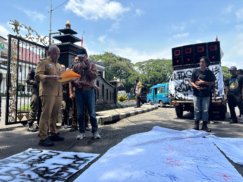 Massa APP Dukung Langkah Tegas Robohkan Tembok Griya Shanta, Beri Waktu 5×24 Jam