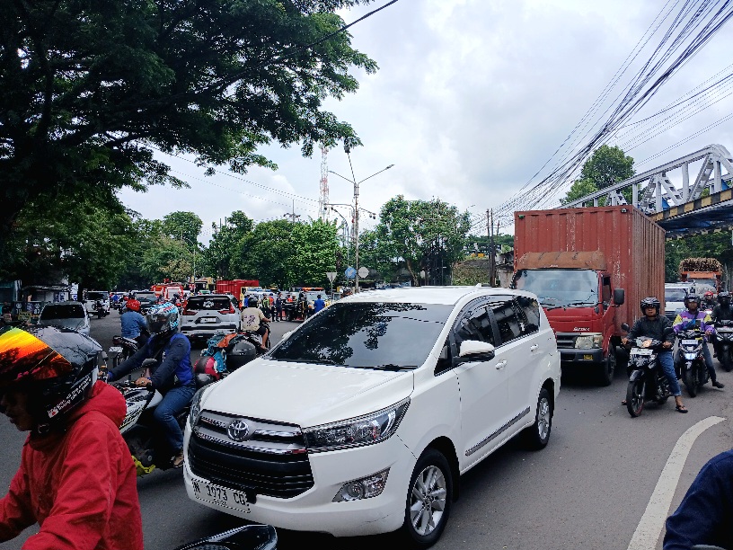 Siapkan Pembenahan Ambrolnya Trotoar Jembatan Embong Brantas, Dishub Lakukan Pembatasan Jalur