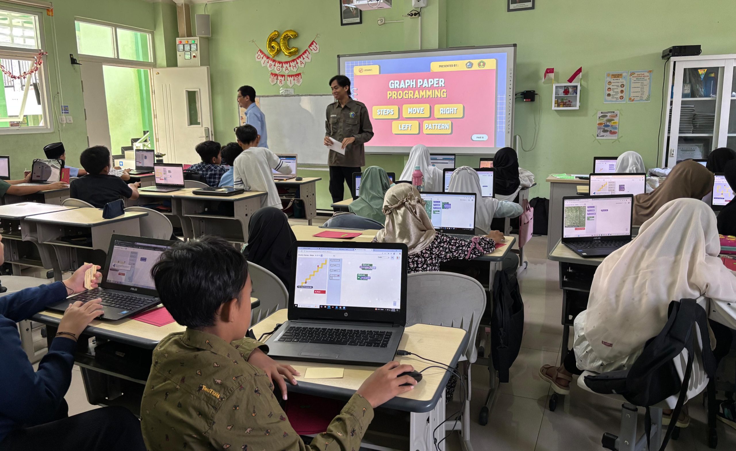 Poltekom Malang Menyulam Masa Depan, Pertemukan Logika Digital dan Bahasa Global