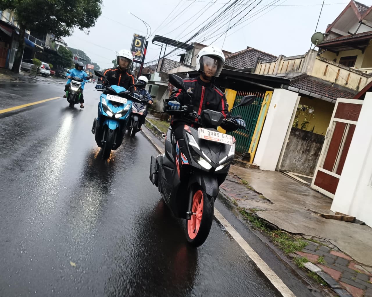 MPM Honda Jatim Ajak Masyarakat #Cari_Aman Berkendara saat Hujan di Malang Raya