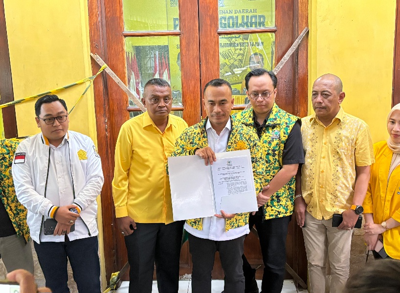 Tunjukkan SK Hasil Musda, Djoko Pimpin Pembukaan Segel Kantor DPD Golkar Kota Malang