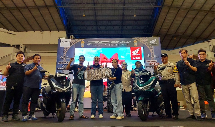 Meriahnya Honda Ramadan Exhibition & Pengundian “Untukmu Konsumen Honda” di GOR Ken Arok