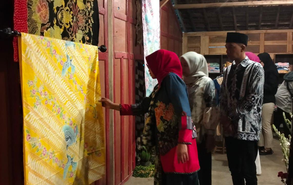 Elang Jawa yang Hampir Punah Diabadikan dalam Motif Batik Kamulyan
