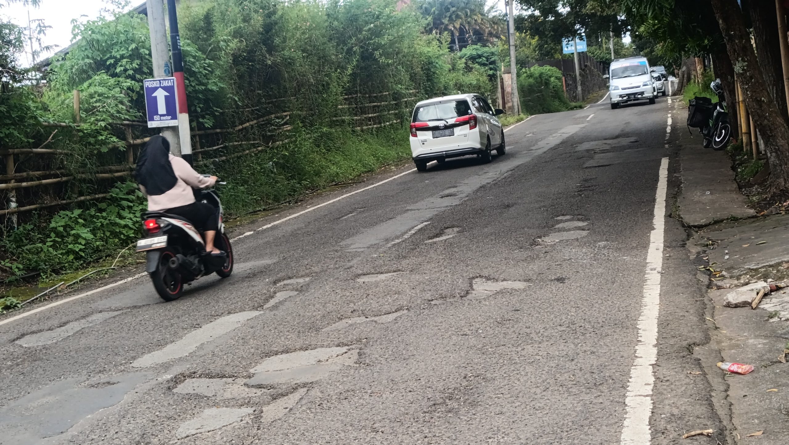 Volume Kendaraan Diproyeksikan Meningkat, Jalur Strategis ke Destinasi Wisata Rusak