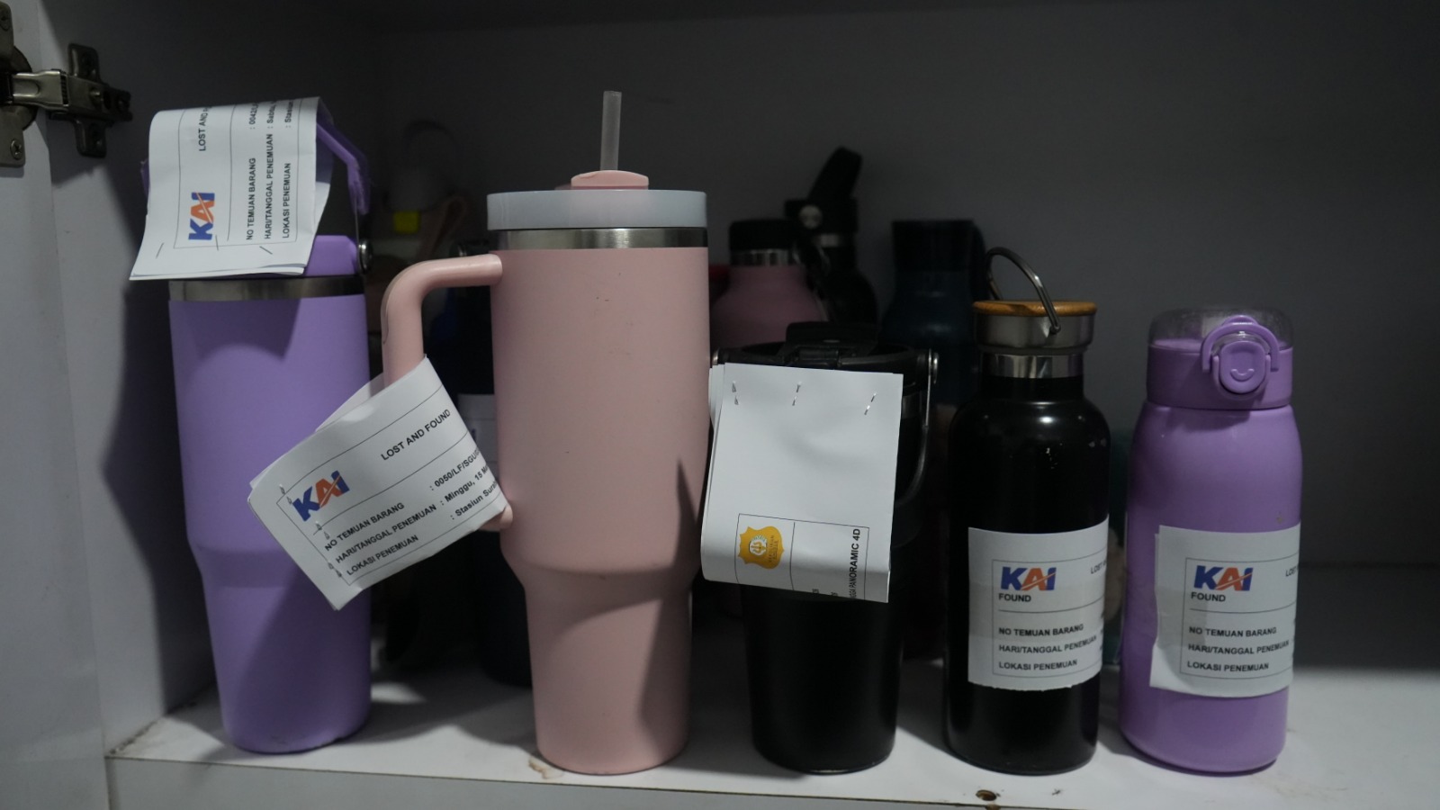 Jaga Komitmen, Puluhan Barang Tertinggal Milik Penumpang Diamankan di Stasiun Malang