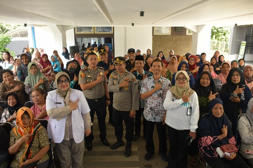 PJT I dan Polres Malang Gelar Pemeriksaan Kesehatan Gratis dan Tebus Murah Sembako di Karangkates