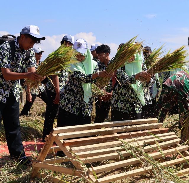 Eduwisata ke Gudang Bulog, Siswa MAN 1 Kota Malang Belajar Langsung Proses Pangan dari Hulu ke Hilir